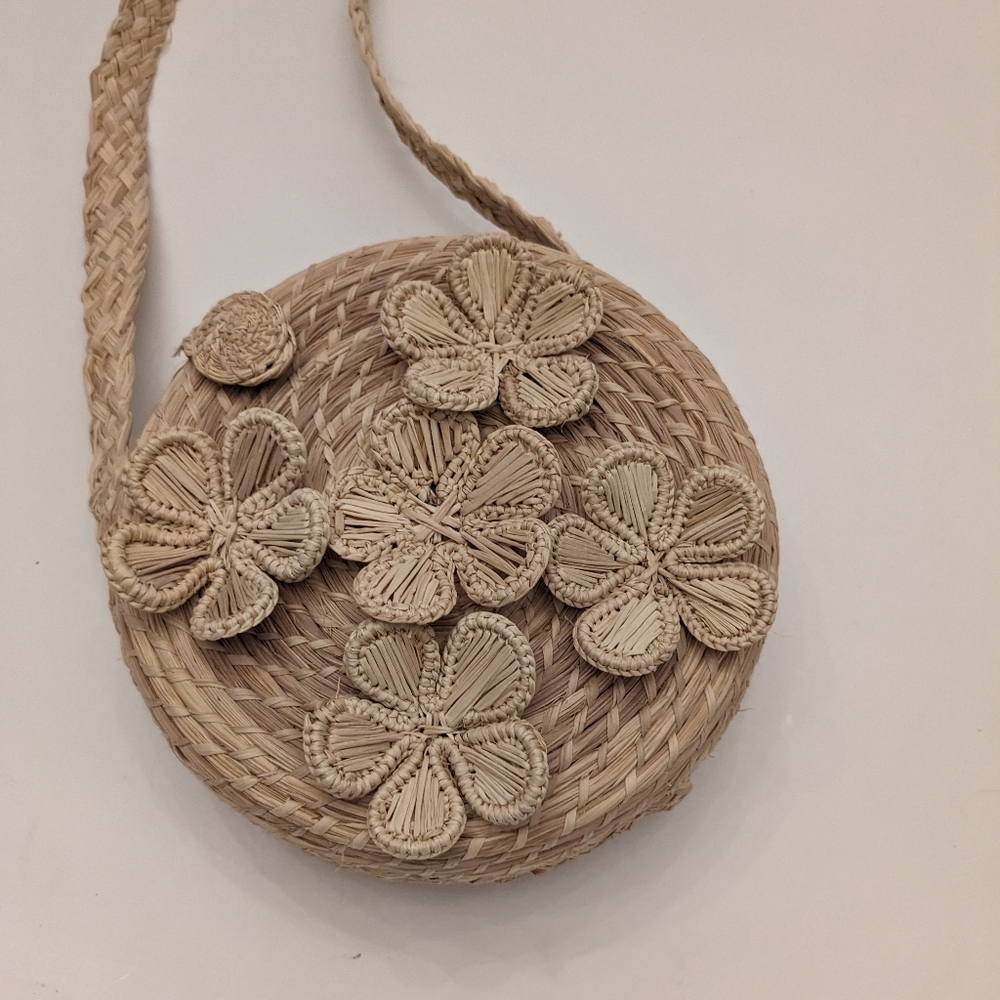 Anthropologie Kaanas Straw Bag With 3D Flowers Crossbody straw bag